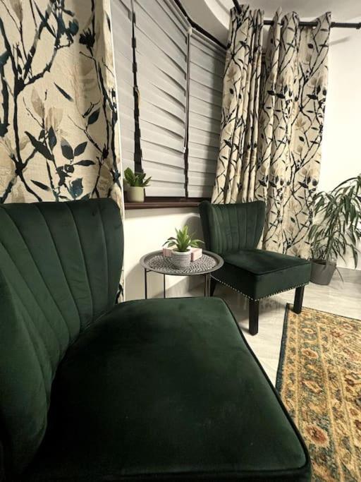 Charming And Cosy London Home, Garden, Parking & Family Fun 미참 외부 사진