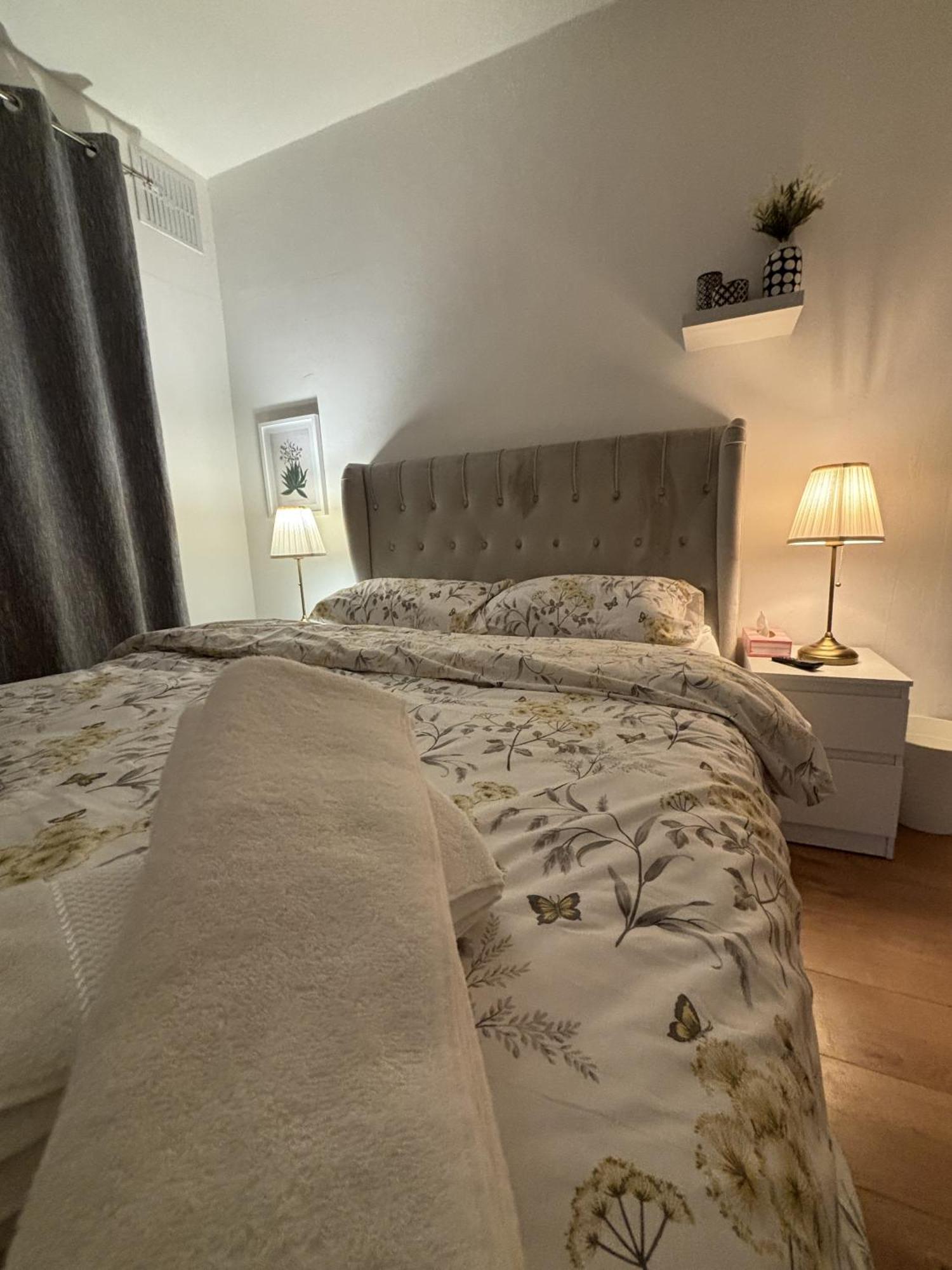 Charming And Cosy London Home, Garden, Parking & Family Fun 미참 외부 사진