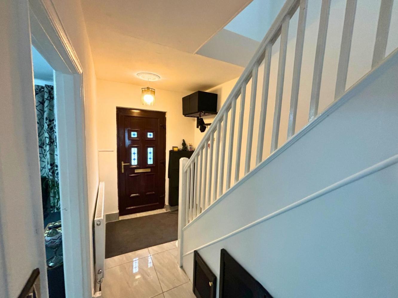 Charming And Cosy London Home, Garden, Parking & Family Fun 미참 외부 사진
