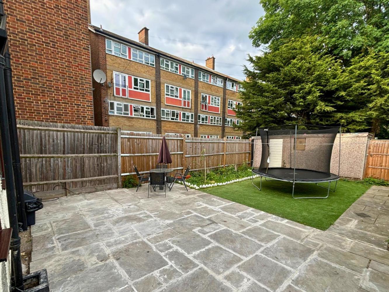 Charming And Cosy London Home, Garden, Parking & Family Fun 미참 외부 사진