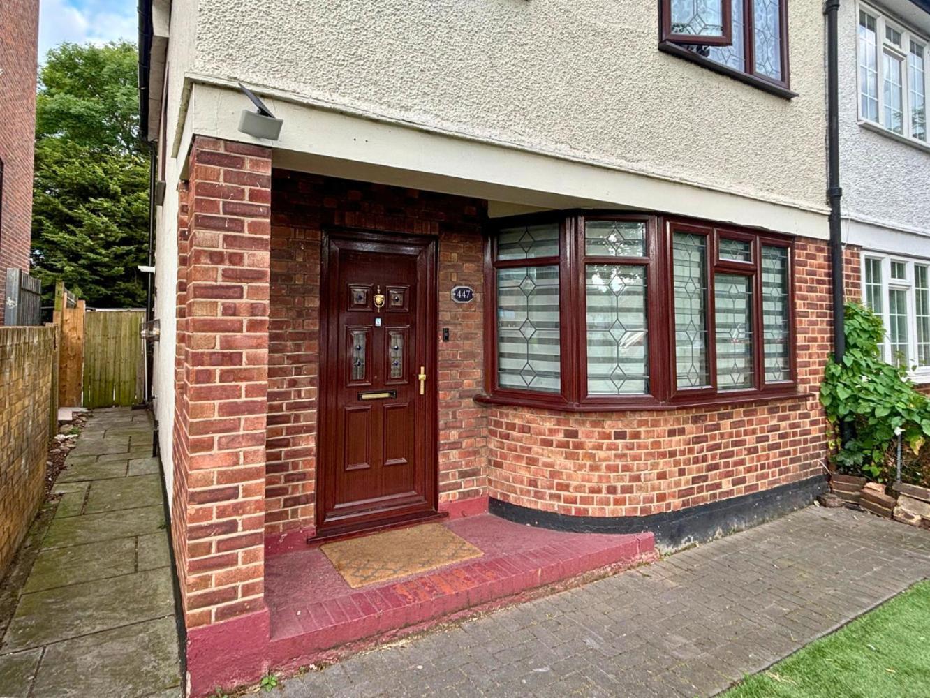 Charming And Cosy London Home, Garden, Parking & Family Fun 미참 외부 사진